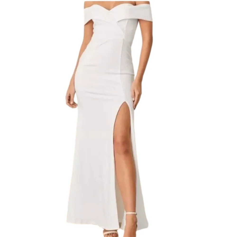 Lulu's Song of Love Floor Length Off Shoulder White Gown Size Small